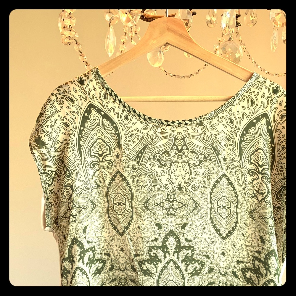 Olive Green and Off-White Patterned Blouse. 🌳🐢🌴